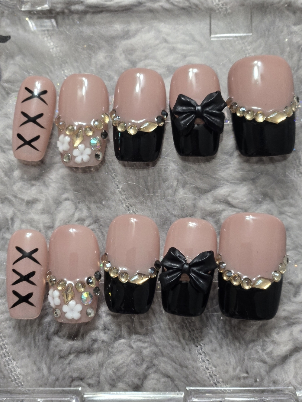 Elegant Nude & Black Bow False Nail Set with Rhinestones, Short Length Square